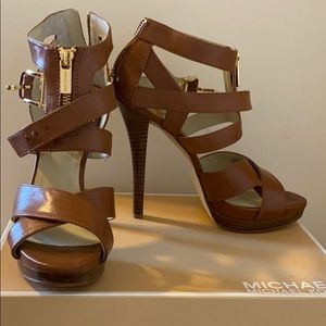 Michael kors luggage color heels